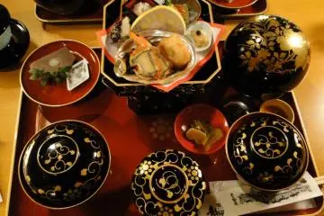 The beautiful lacquerware used by the restaurant