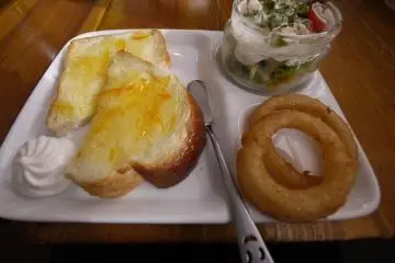 toast set- marmalade (other toppings) onion rings & salad