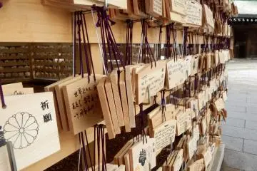 At the shrine itself, you can find a lot of prayer cards signed by the visitors of the Meji Shrine.