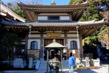 Amida-do Hall, in which is a statue of Yakuyoke (commissioned in 1194)