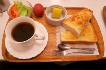 Kineya's ¥400 almond butter toast morning set (Photo: Benjamin Stock / JT)