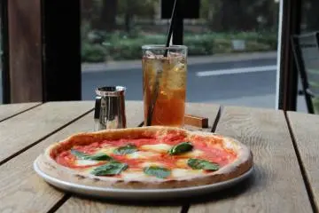 Pizza dan set minuman