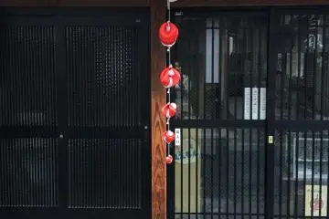 Another house guarded by Migawari-Zaru