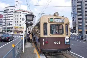 View of the tram at Hakushima Station, the end of the line in this suburb near Hiroshima JR station. (Photo: <a href="http://www.gethiroshima.com" target="_blank" rel="noreferrer noopener nofollow">gethiroshima</a>)