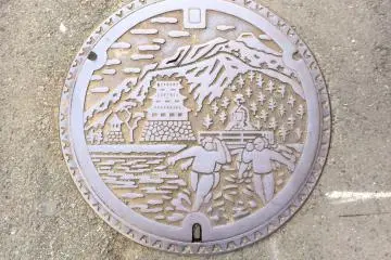 Check out this impressive scene of mountains and sumo!