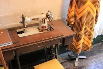 In the latter half of the last century, the building was a dressmaking school. Various artifacts are on display.