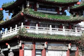 Beside the parking lot - an attractive abandoned building