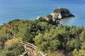 The tip of Cape Suwazaki jutting into the Uwakai Sea.