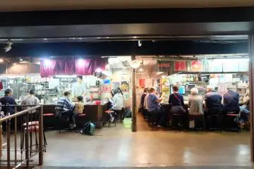 บรรยากาศบนชั้น 6 ที่รวมร้านโอโคโนมิยากิไว้มากมาย