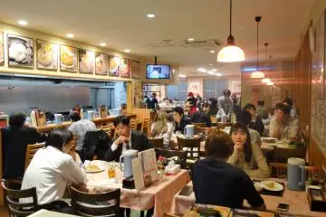 ภายในร้านคึกคักมากๆ