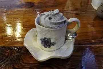 ไอศครีมรสงา ที่เสริฟมาในถ้วยกาแฟแสนเก๋