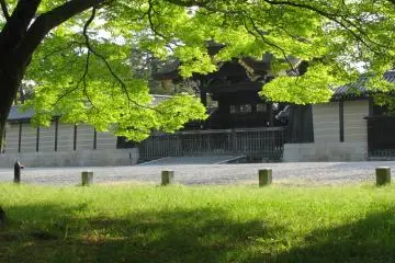 Walking through Imperial Gardens was boring, but there were nice places to sit down on the grass