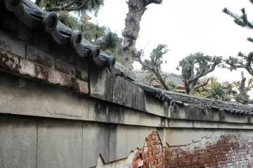 The area is conspicuous for its many red brick walls.