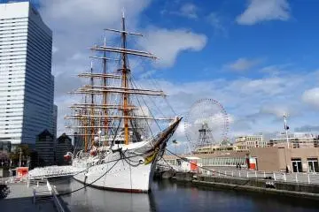  เรือนิปปอน มะรุ (Nippon Maru) ซึ่งเป็นเรือลำใหญ่ของพิพิธภัณฑ์ Nippon Maru and Yokohama Port Museum 