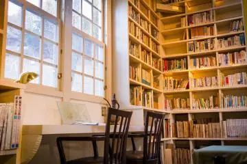 Les personnes ne séjournant pas à BBC Nagayu peuvent accéder à la bibliothèque sur l'alpinisme et son mini-musée pour seulement 100￥