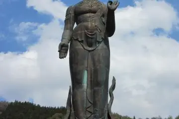 Patung Kanon besar