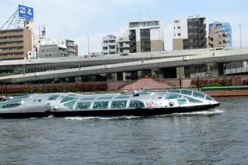 Perahu cruise