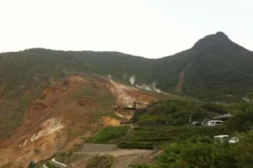 Hakone Crater: Amazing but beware, the smell of sulphur is atrocious—worth it though!