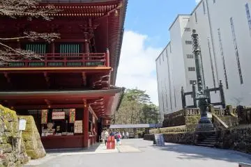 ด้านหลังของอาคารซานบุตซึตโดะ (Sanbutsudo) 