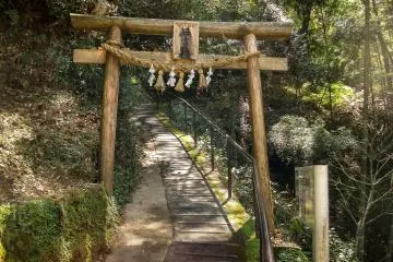 Located in amongst these clusters of statues is this small Shrine found at the top of a forested hill