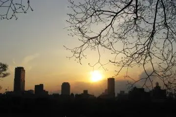 Matahari terbenam di Osaka