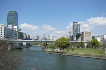 Osaka terlihat luas dan modern