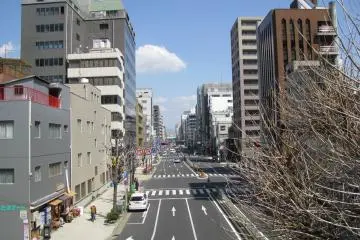 Jalanan lebar di utara Osaka