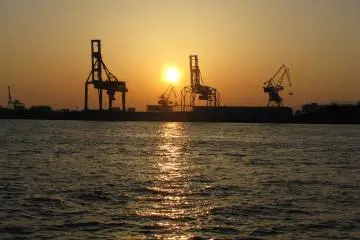 Satu lagi matahari terbenam di Osaka