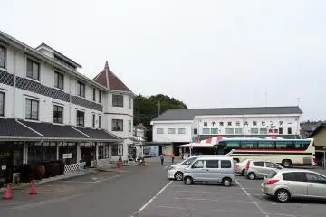  ศูนย์การค้าเคื่องปั้นดินเผาแห่งมะชิโกะ (Mashiko Pottery cooperative selling center) 