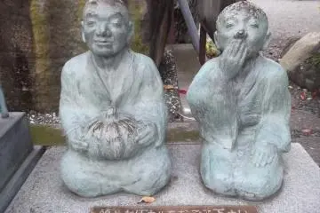 It's not often I see a statue yawning
