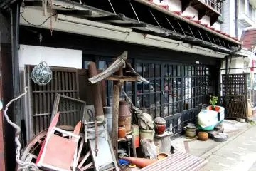 La boutique avec toutes sortes d'antiquités