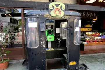 Une cabine téléphonique amusante