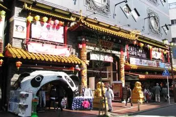 The number of shops is as big as its restaurants