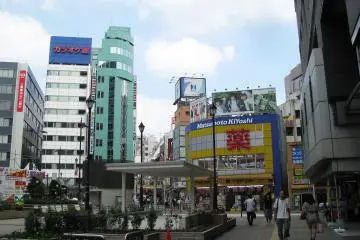Pemandangan dari Stasiun Ikebukuro