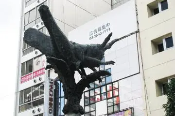 Patung metal