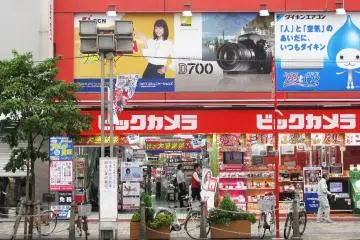 Toko dan papan iklan