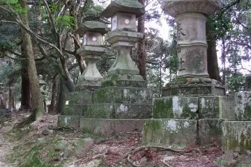 Old stone lanterns are often met in Nara park