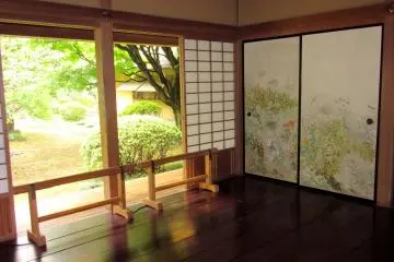 Traditional Japanese house opens to the inner garden