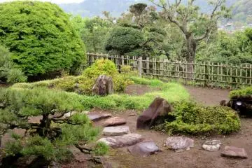 Not too big, Kobuntei's garden offers many nice views