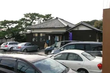 The full carpark in front of the Osatsu Ama san museum (Photo: PPF)