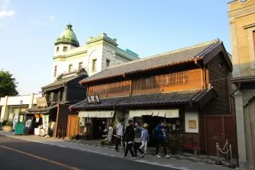 The beginning of the Kurazukuri Street