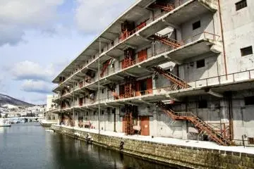 Rustic buildings are never too far away along the canal
