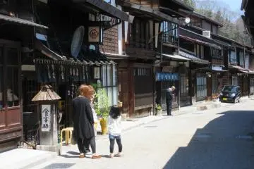 Travelers in Narai