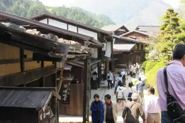 Roofs strengthened by stones
