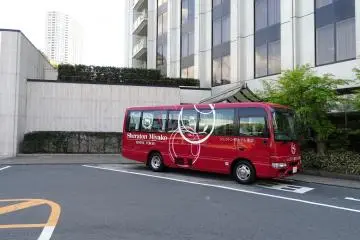 โรงแรมยังมีบริการรับ-ส่งรถ shuttle bus ฟรี ไปยังสถานีเมะกุโระ (Meguro) และสถานีชินะกะวะ (Shinagawa) 