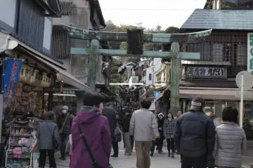 A torii gate welcomes the visitor to Enoshima (Photo: Rey Ventura)