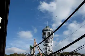 The lighthouse in the middle of the island. A tombi flies past. (Photo: Rey Ventura)