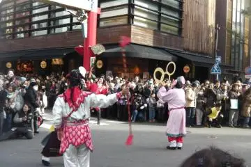 The pig (juggling) and the little boy (baton twirling) from Journey to the West