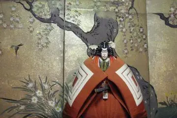 The show's scenery