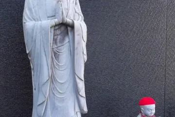 Berdoa dan bermain